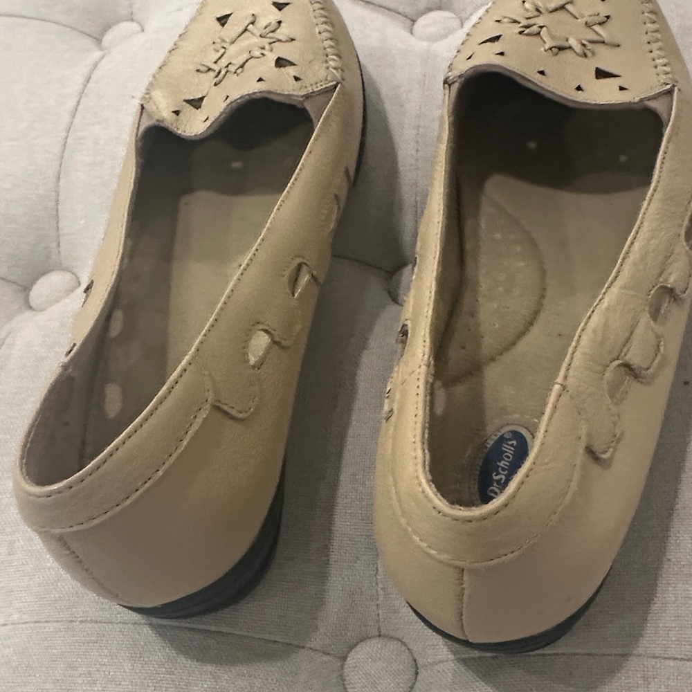 Dr. Scholl's Beige Loafers with Cutout Design - Picture 6 of 7